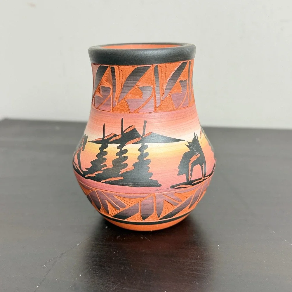 Red Earth Pottery Artist Signed Navajo Native American Hand Painted Vase 4.5